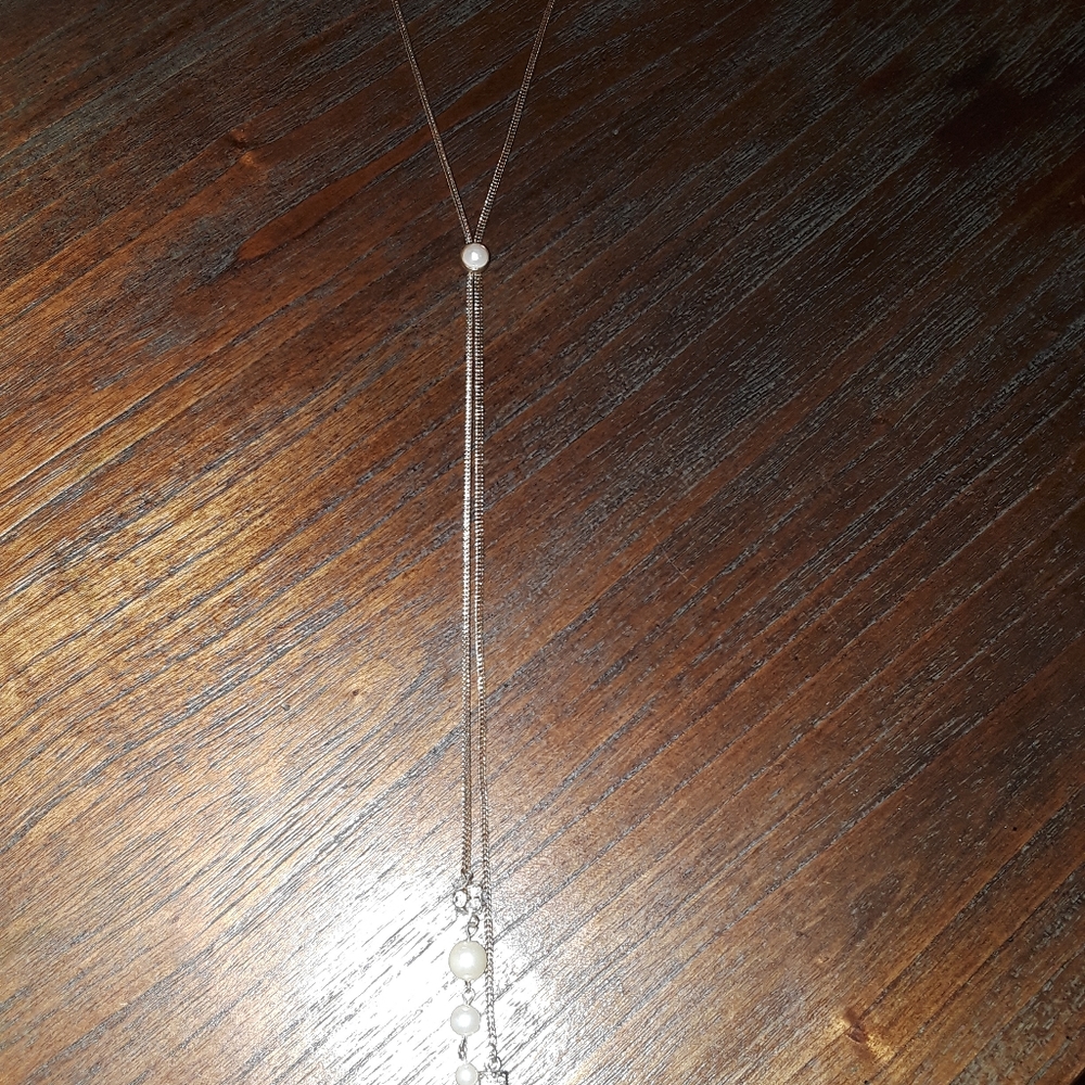 Long,jeweled necklace
